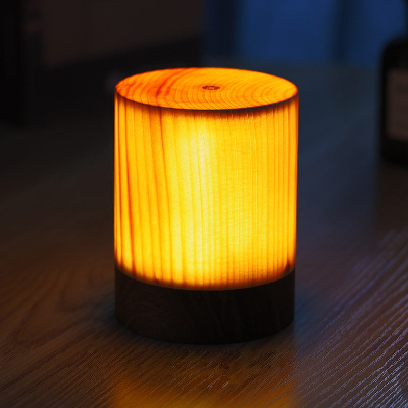 NOUVEAU RICHE Stilvolle LED-Tischlampe – Kabellose Akku Nachttischlampe in Holzoptik, Touch-Dimmbar, 3 Formen – WoodGlow Zylinder 8cm x 12cm