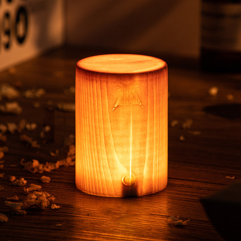 NOUVEAU RICHE Stilvolle LED-Tischlampe – Kabellose Akku Nachttischlampe in Holzoptik, Touch-Dimmbar, 3 Formen – WoodGlow Zylinder 6cm x 8cm