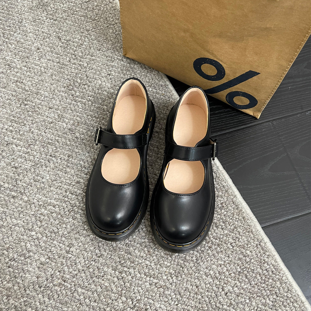 NOUVEAU RICHE Mary Jane Schuhe Damen Braun Kunstleder Rundkappe Schnalle