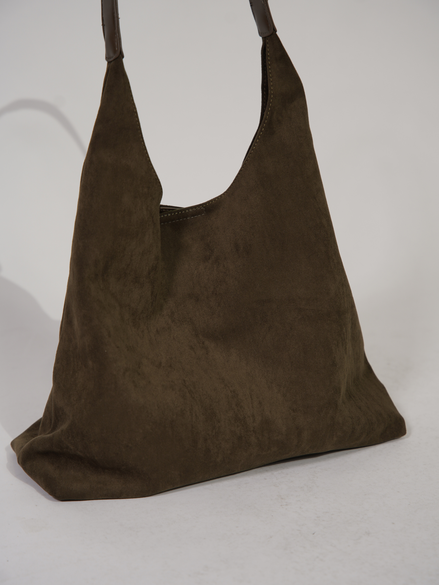 NOUVEAU RICHE Damen Leder Tote Bag – Alltagstaugliche Tasche aus Geschmeidigem Leder