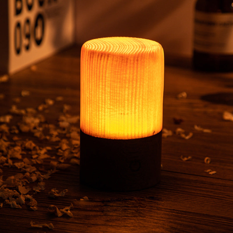 NOUVEAU RICHE Stilvolle LED-Tischlampe – Kabellose Akku Nachttischlampe in Holzoptik, Touch-Dimmbar, 3 Formen – WoodGlow Zylinder 6cm x 7,5cm