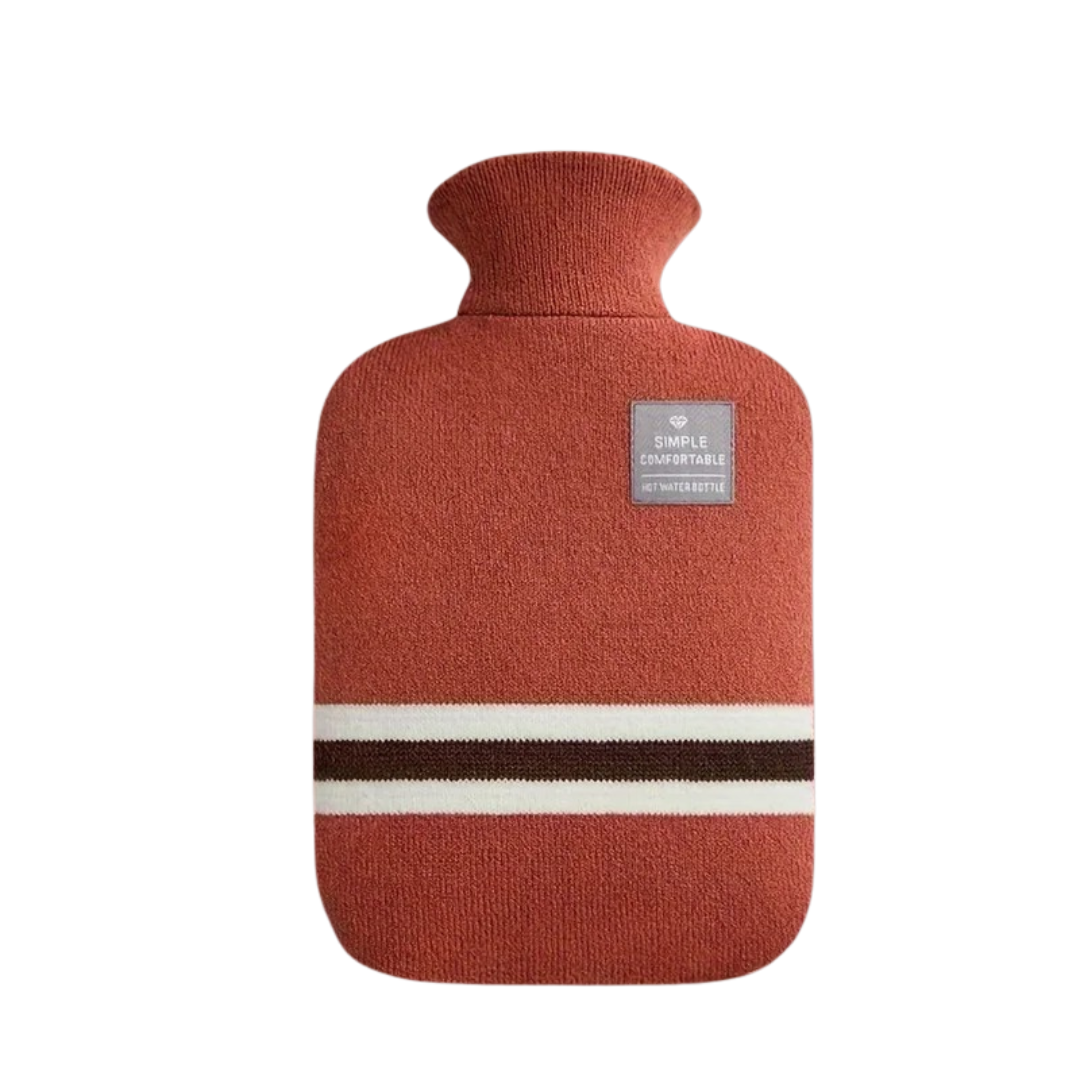 NOUVEAU RICHE Bettflasche mit Strickbezug 1 Liter – Wärmflasche mit weichem Bezug für kalte Winterabende, 5 Farben