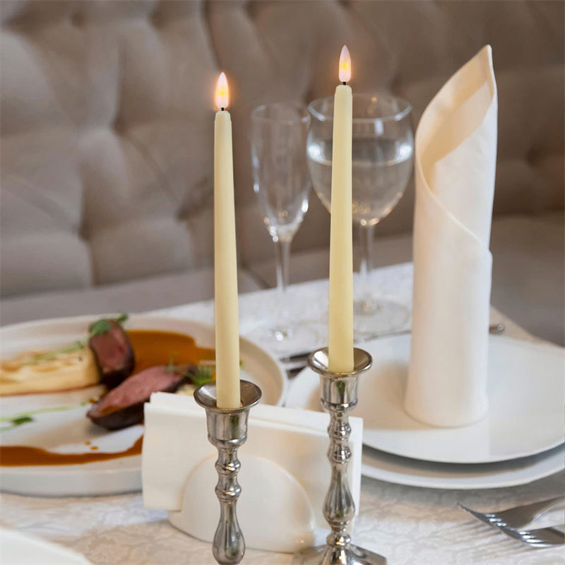 NOUVEAU RICHE Stehende LED-Kerzen – Flammenlose Stabkerzen mit Fernbedienung, Timer & Dimmer, Batteriebetrieben, 4, 6 oder 10 Stück – LumiCandle