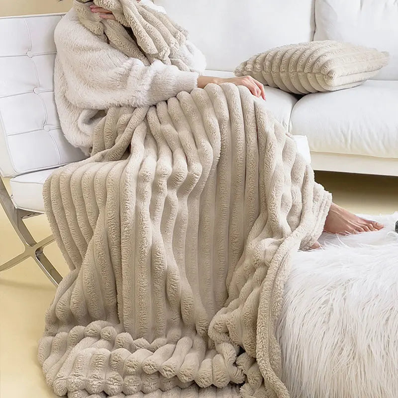 NOUVEAU RICHE Luxus-Komfortdecke – Weiche Kaninchen-Plüsch Kuscheldecke, Warme Wohndecke für Bett & Sofa, 180x200 cm – CozyWrap