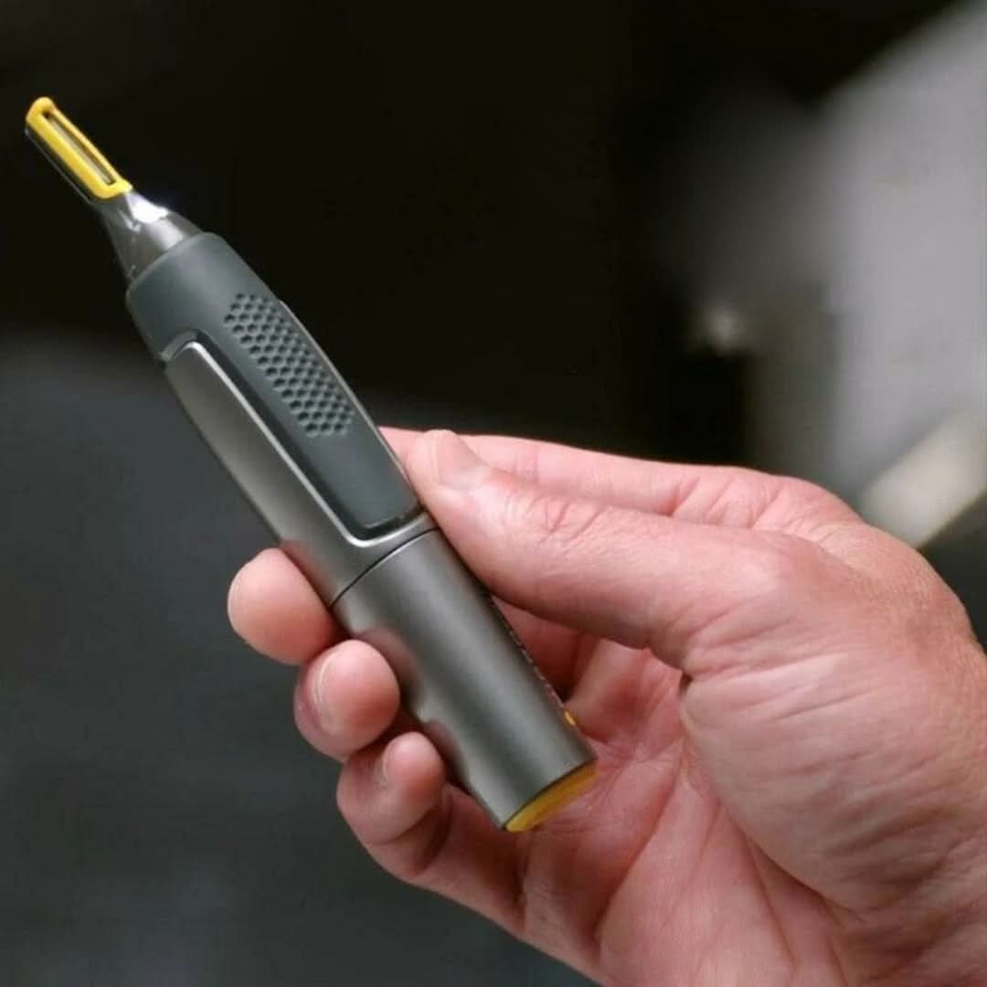 NOUVEAU RICHE Präzisionstrimmer für Bart, Nase & Augenbrauen – Kabelloser Detailtrimmer mit LED-Licht & ergonomischem Griff
