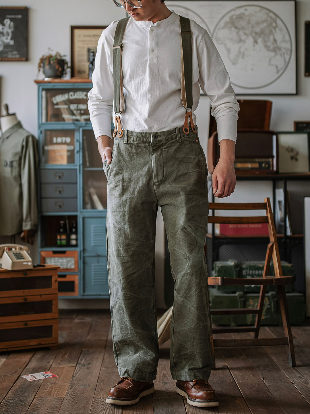 NOUVEAU RICHE 15oz Schwere Canvas Hosen Mit Hosenträgern Vintage Inspiriert Robuster Und Raffinierter Look Stonewashed Graphit-Finish Verblassendes Militärgrün