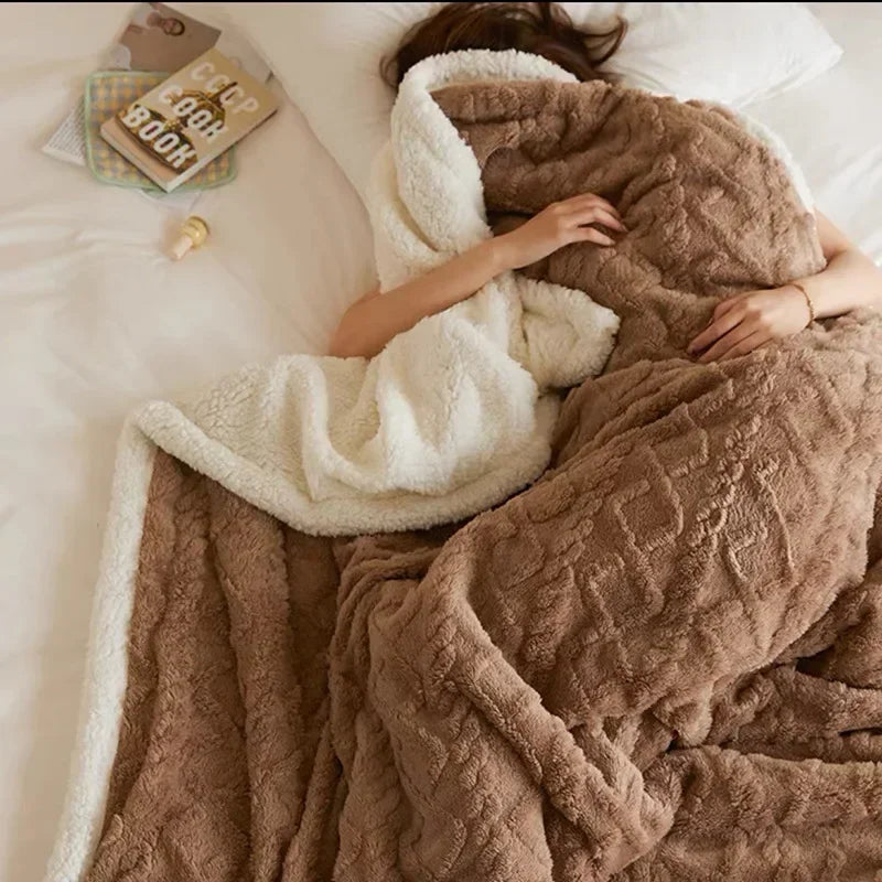 NOUVEAU RICHE Dicke Winter-Lammwolldecke – Sherpa Fleece Kuscheldecke für Sofa & Bett, Warme Wohndecke, 4 Grössen – WarmWool Dunkelbraun