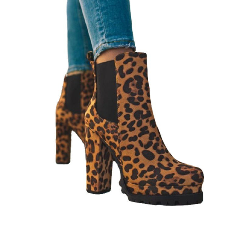 NOUVEAU RICHE Damen Stiefelette mit runder Fußspitze Materialien