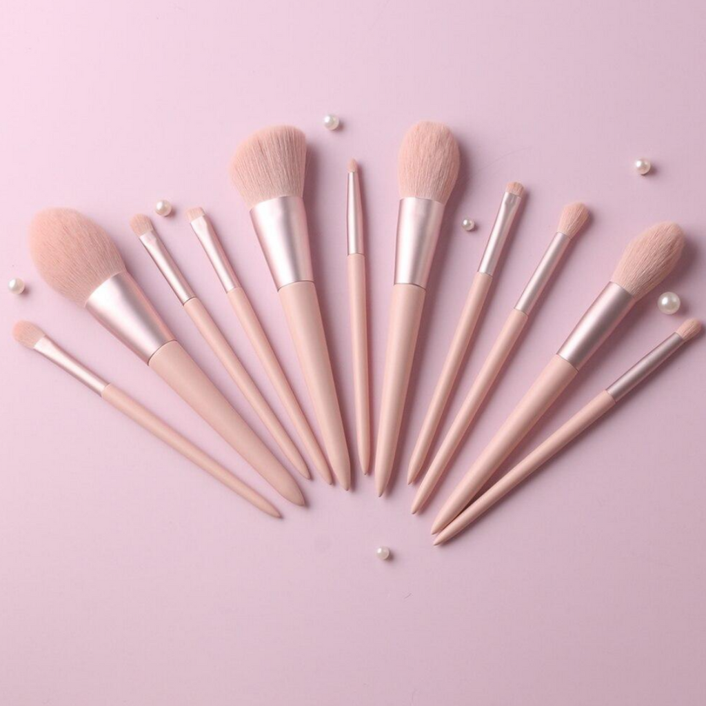 NOUVEAU RICHE Make-up Pinselset – 11 Schminkpinsel für Kontur, Rouge, Lidschatten & Highlighter, Holzgriff – Mary Miracle