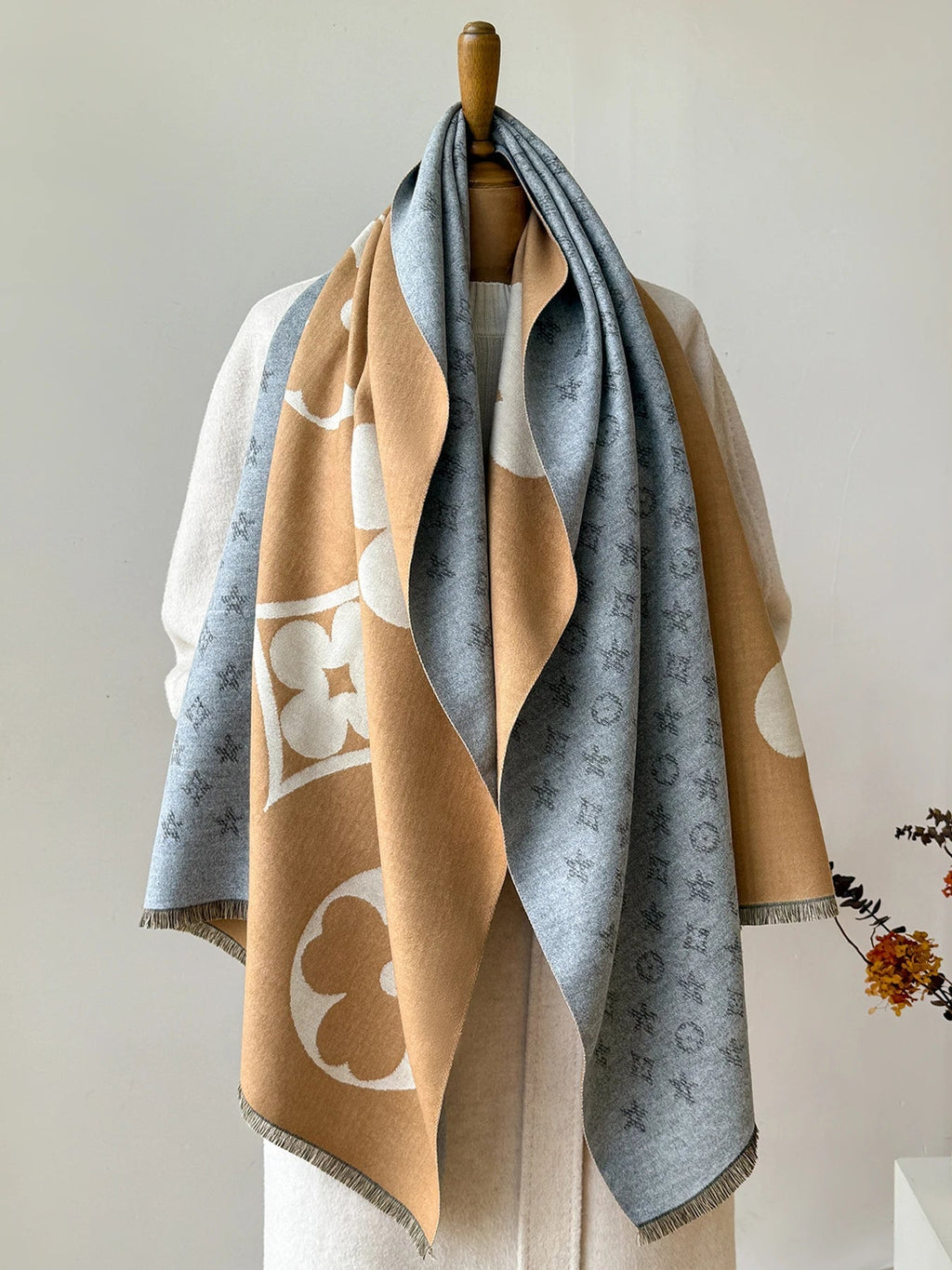 NOUVEAU RICHE Winterschal mit Jacquardmuster – Weicher grosser Wickelschal & Stola, 175 cm, Unisex, 3 Farben | Hommes