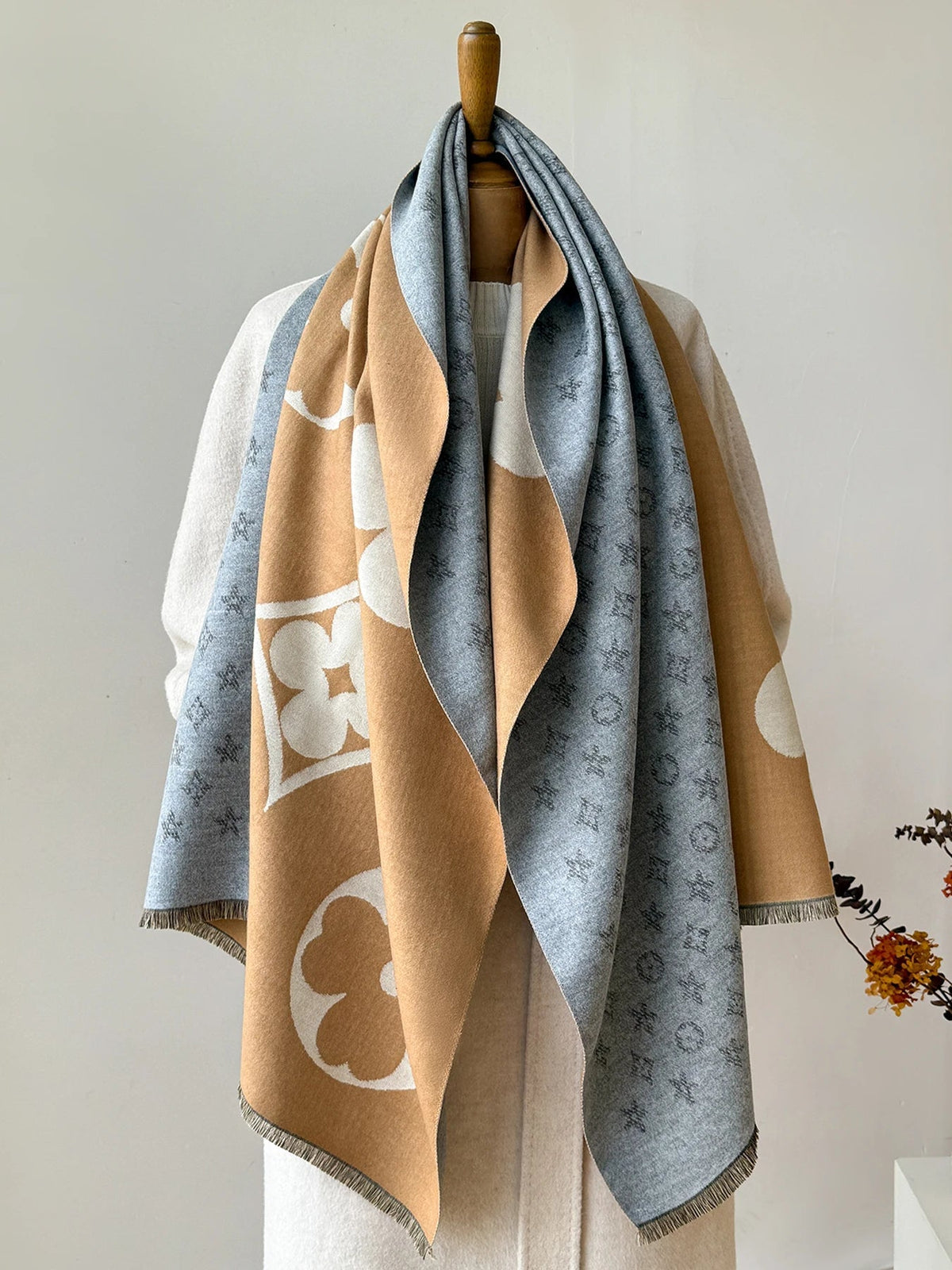 NOUVEAU RICHE Winterschal mit Jacquardmuster – Weicher grosser Wickelschal & Stola, 175 cm, Unisex, 3 Farben | Hommes