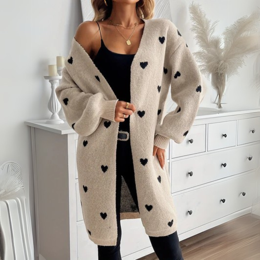 NOUVEAU RICHE Zarter Sweetheart-Cardigan – Damen Strickjacke mit Herzmotiv, schmaler Schnitt, Beige, S–XL – Solis Beige