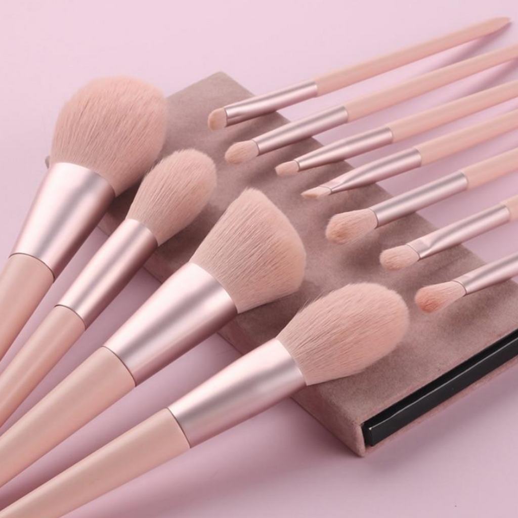NOUVEAU RICHE Make-up Pinselset – 11 Schminkpinsel für Kontur, Rouge, Lidschatten & Highlighter, Holzgriff – Mary Miracle