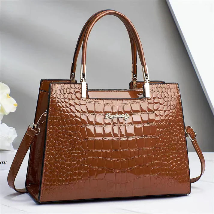 NOUVEAU RICHE Damen Handtasche – Glänzende Tasche mit Schlankem Stilvollem Design Braun