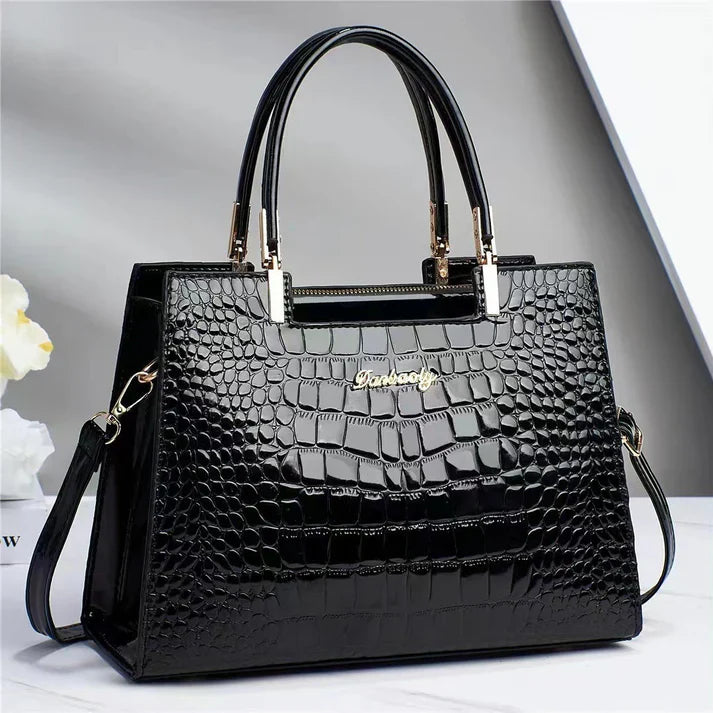 NOUVEAU RICHE Damen Handtasche – Glänzende Tasche mit Schlankem Stilvollem Design Schwarz