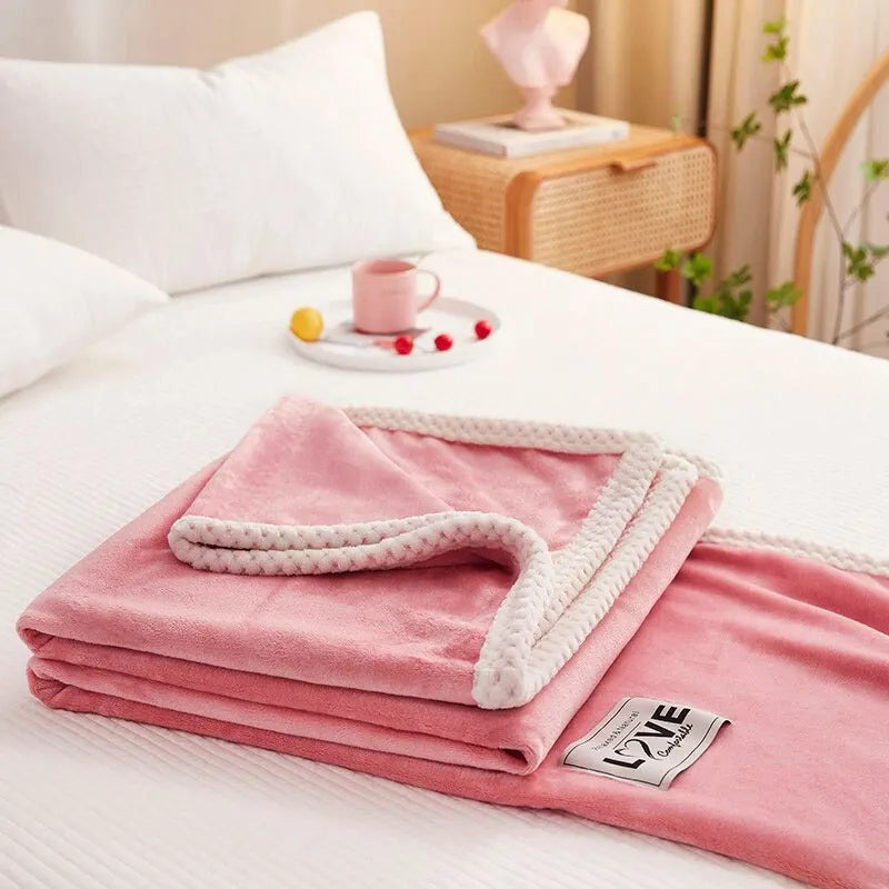 NOUVEAU RICHE Rosa Flanell-Fleecedecke – Weiche Plüsch Kuscheldecke für Sofa & Bett, Leicht & Warm, 3 Grössen – BlushCozy