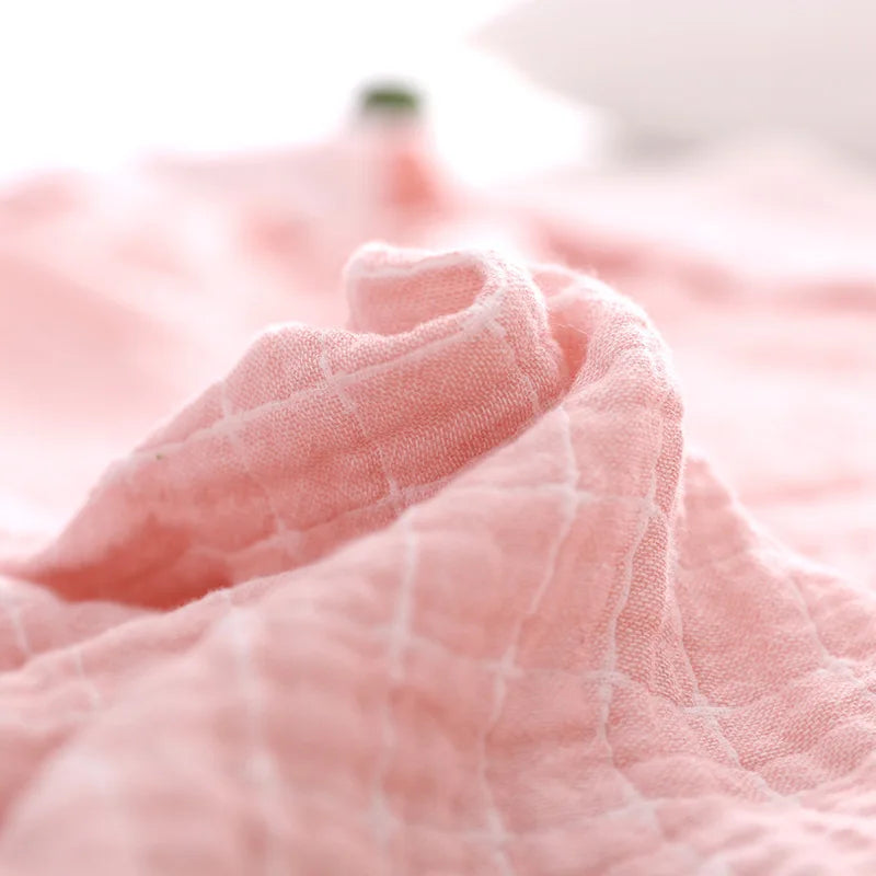 NOUVEAU RICHE Einfache Casual-Baumwolldecke – Leichte Musselin Decke & Tagesdecke für Bett und Sofa, Atmungsaktiv, Ganzjährig – BreezyCotton Rosa