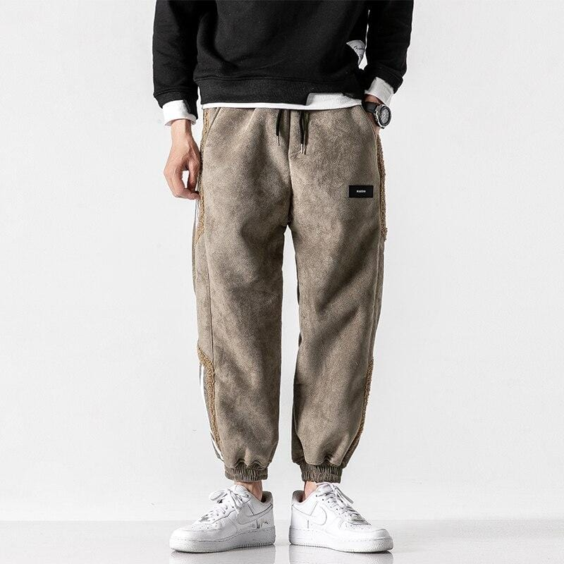 NOUVEAU RICHE Jogginghose Herren mit Teddyfutter – Warme Sherpa Jogginghose mit Seitenstreifen, Relaxed Fit, Braun oder Schwarz – Marmari