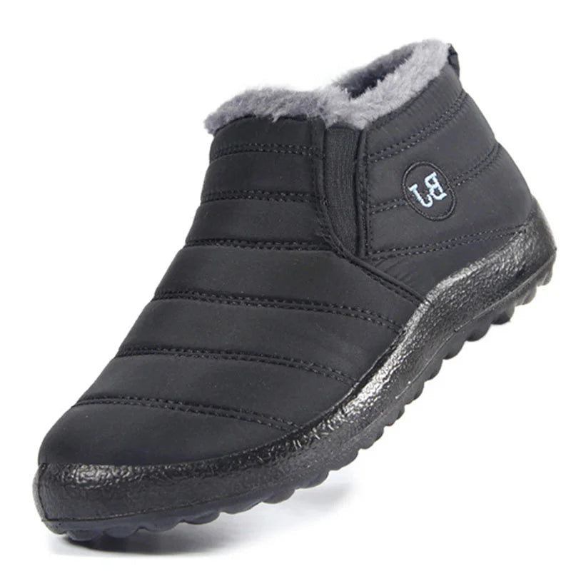 NOUVEAU RICHE Figueral | Snowy Slips | Warme und trockene Slip-Ons Schwarz