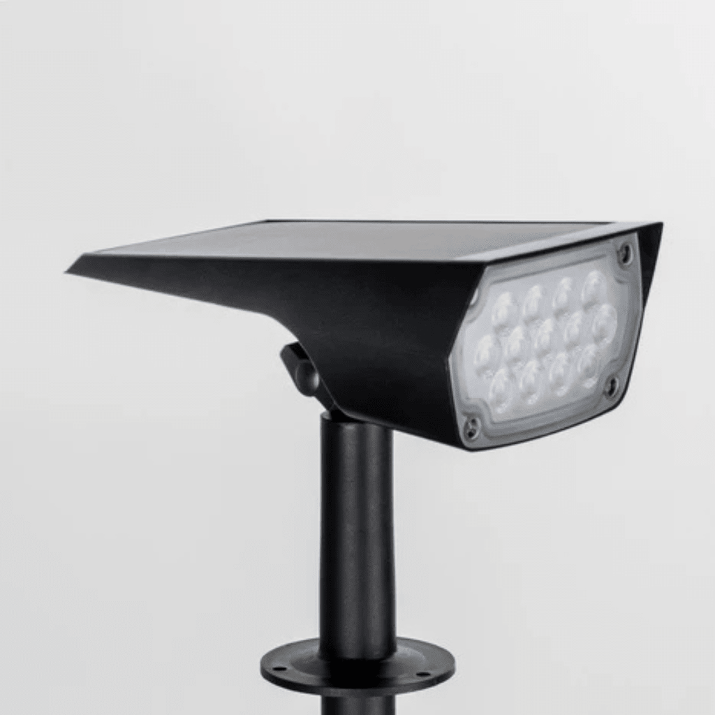 NOUVEAU RICHE Wasserdichter Solar-Gartenstrahler – Verstellbarer LED-Spot für Aussen mit 3 Helligkeitsstufen, IP65, Dämmerungsautomatik