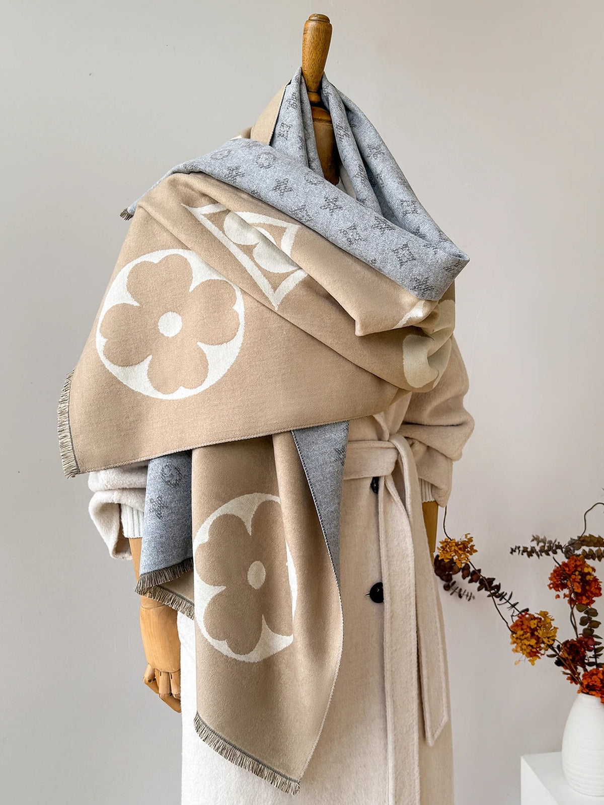 NOUVEAU RICHE Winterschal mit Jacquardmuster – Weicher grosser Wickelschal & Stola, 175 cm, Unisex, 3 Farben | Hommes Beige