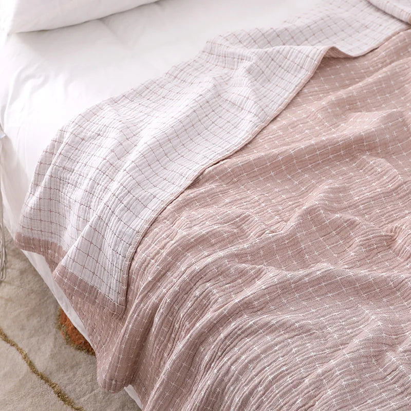 NOUVEAU RICHE Einfache Casual-Baumwolldecke – Leichte Musselin Decke & Tagesdecke für Bett und Sofa, Atmungsaktiv, Ganzjährig – BreezyCotton Hellrosa