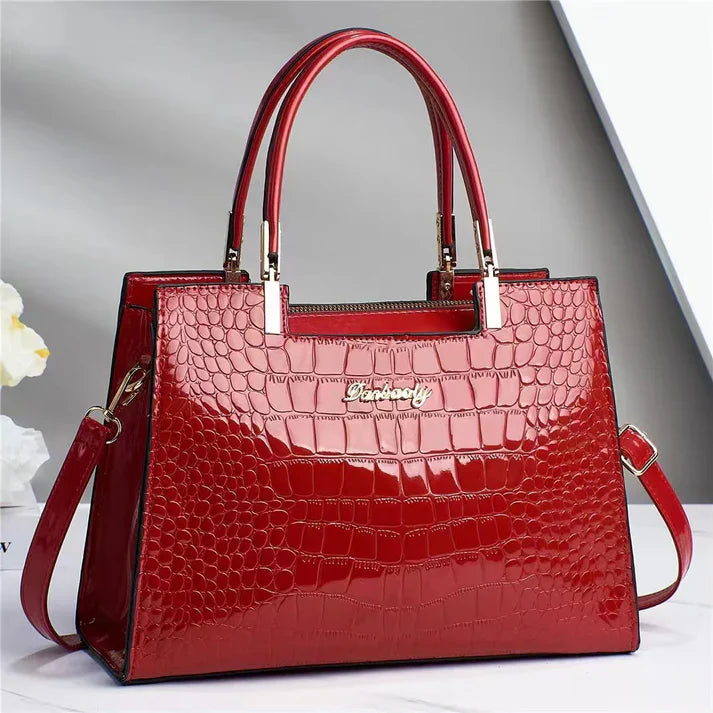 NOUVEAU RICHE Damen Handtasche – Glänzende Tasche mit Schlankem Stilvollem Design Rot