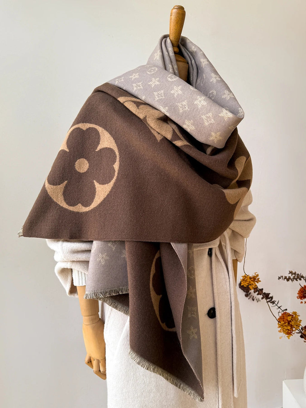 NOUVEAU RICHE Winterschal mit Jacquardmuster – Weicher grosser Wickelschal & Stola, 175 cm, Unisex, 3 Farben | Hommes Kaffeebraun