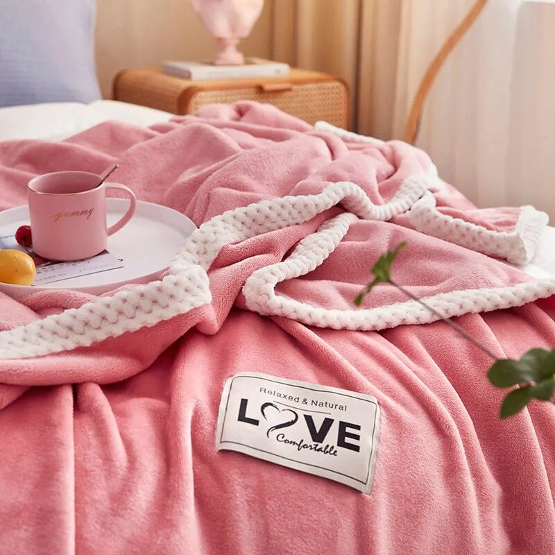 NOUVEAU RICHE Rosa Flanell-Fleecedecke – Weiche Plüsch Kuscheldecke für Sofa & Bett, Leicht & Warm, 3 Grössen – BlushCozy