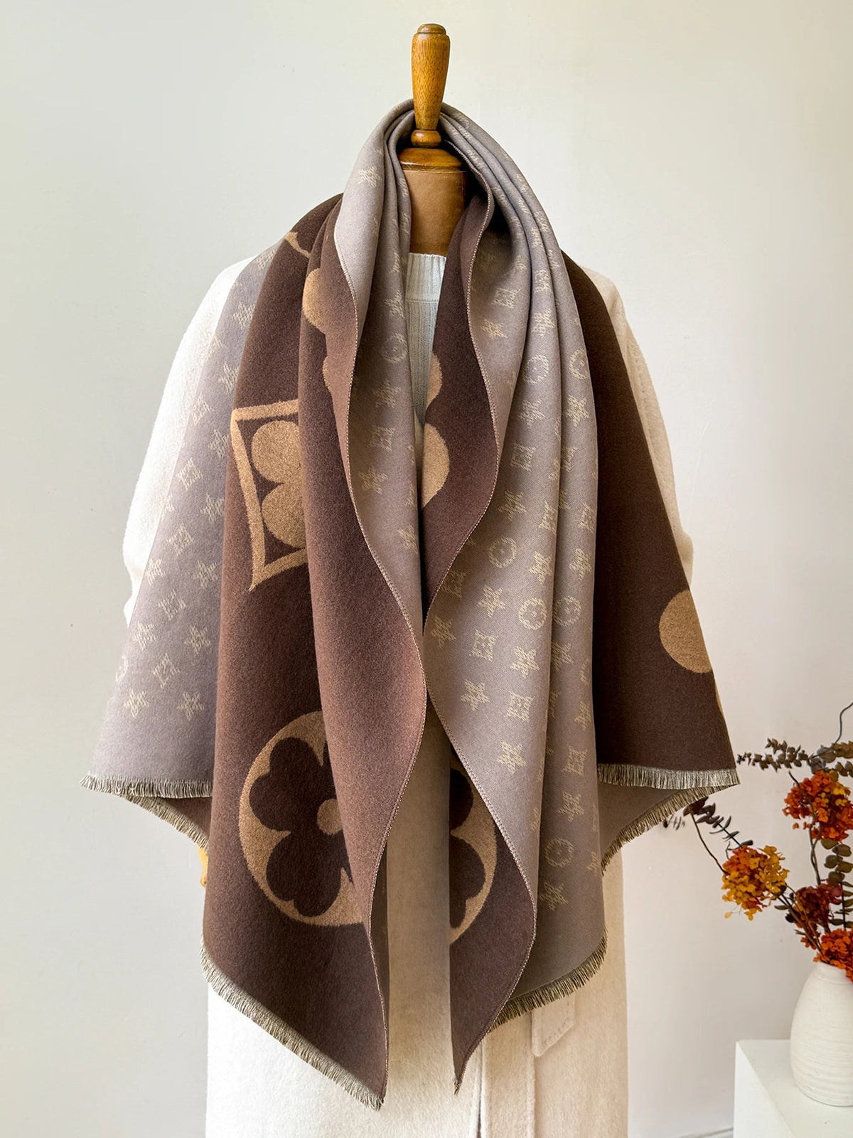NOUVEAU RICHE Winterschal mit Jacquardmuster – Weicher grosser Wickelschal & Stola, 175 cm, Unisex, 3 Farben | Hommes