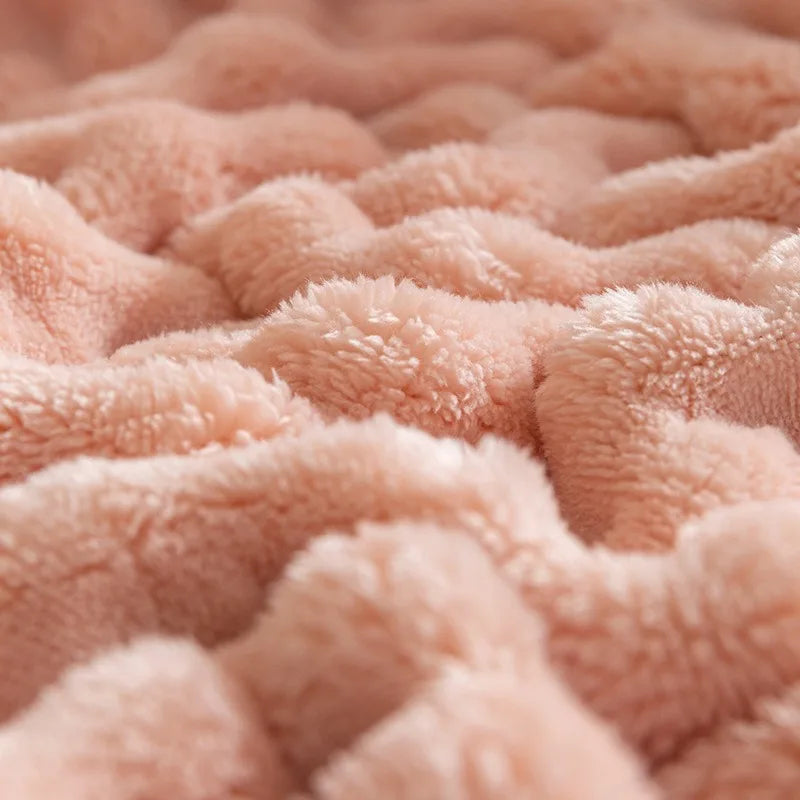 NOUVEAU RICHE Luxus-Fleecedecke mit Blasenstruktur – Weiche Korallenfleece Kuscheldecke für Sofa & Bett, Karomuster – BubbleNest