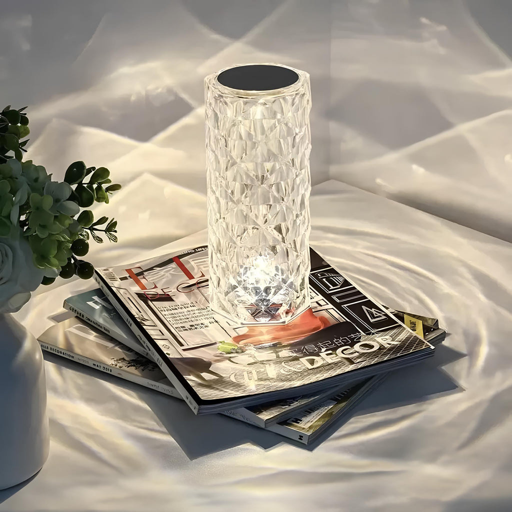 NOUVEAU RICHE Kristall-Tischlampe mit Touch-Steuerung – Kabellose Akku Kristalllampe mit Fernbedienung, 16 Farben, Dimmbar – Aurora