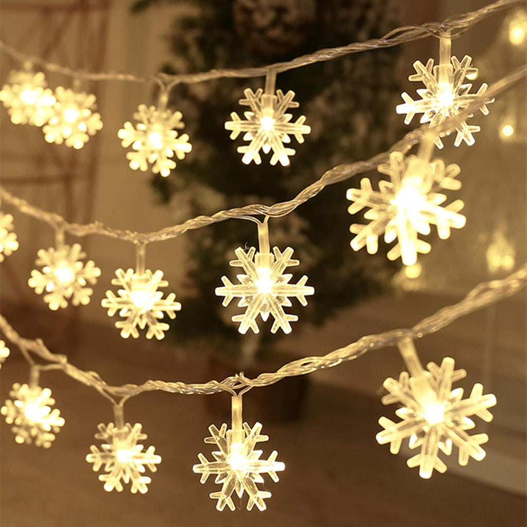 NOUVEAU RICHE Schneeflocken-LED-Lichterkette (6 m) – Weihnachtslichterkette mit 40 Schneeflocken, Batterie, Innen & Aussen – FrostyTwinkle Warm