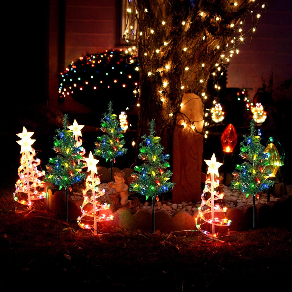 NOUVEAU RICHE Solar-Weihnachtsbaum-Wegleuchten – 4er-Set Solar Gartenleuchten Tannenbaum, Wasserdicht, Dämmerungssensor – EcoTreeLights
