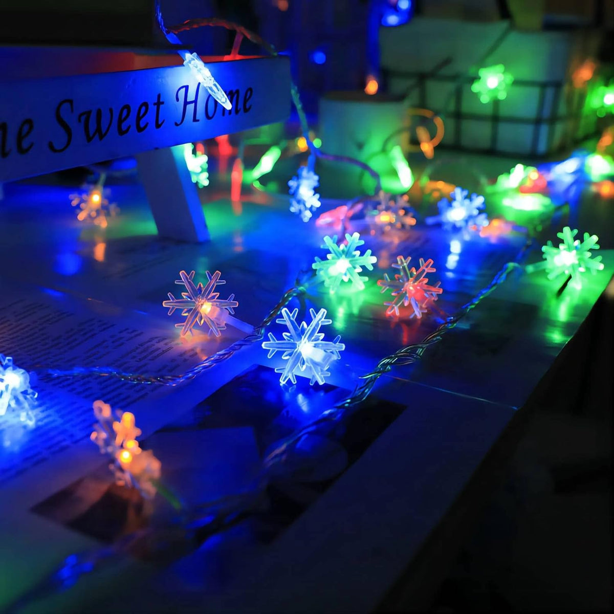 NOUVEAU RICHE Schneeflocken-LED-Lichterkette (6 m) – Weihnachtslichterkette mit 40 Schneeflocken, Batterie, Innen & Aussen – FrostyTwinkle