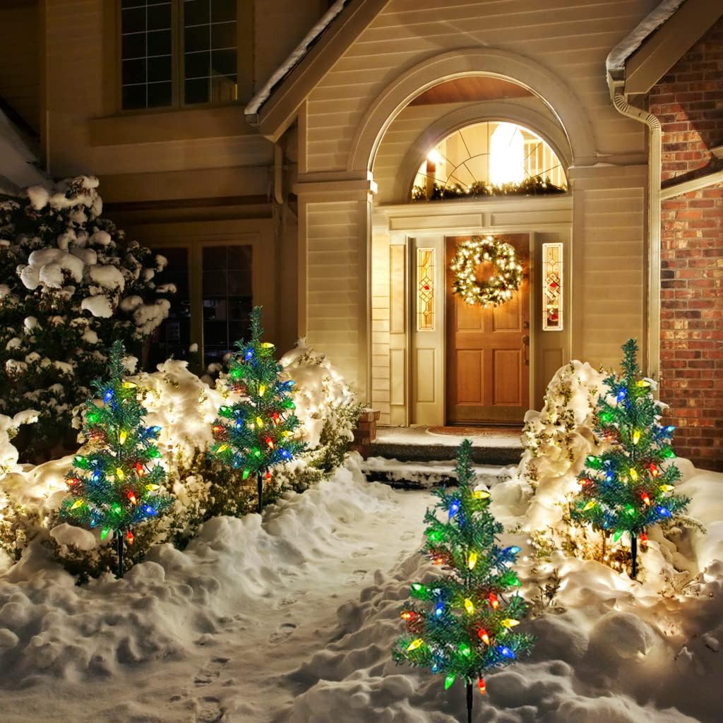 NOUVEAU RICHE Solar-Weihnachtsbaum-Wegleuchten – 4er-Set Solar Gartenleuchten Tannenbaum, Wasserdicht, Dämmerungssensor – EcoTreeLights