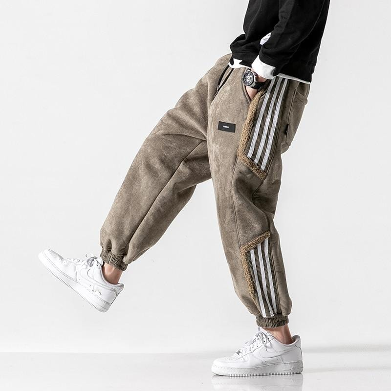 NOUVEAU RICHE Jogginghose Herren mit Teddyfutter – Warme Sherpa Jogginghose mit Seitenstreifen, Relaxed Fit, Braun oder Schwarz – Marmari