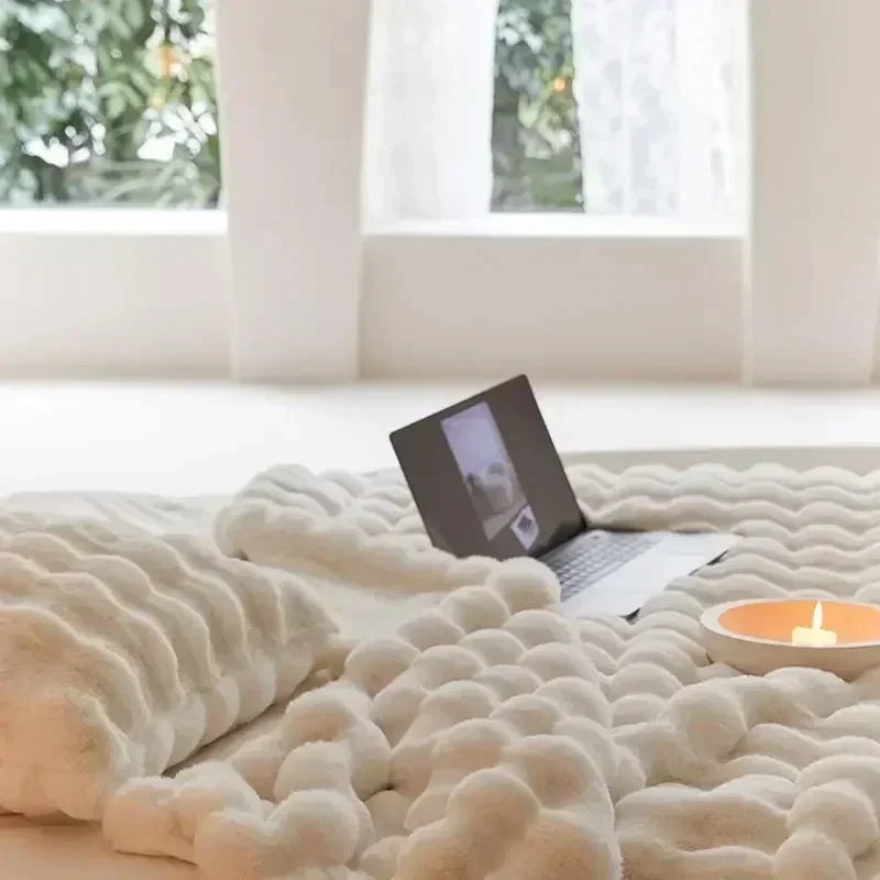 NOUVEAU RICHE Tragbare Flauschige Kunstfelldecke – Weiche Felldecke für Sofa, Bett, Auto & Reisen, Anti-Pilling, Weiss – VeluLuxe