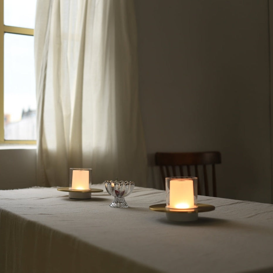 NOUVEAU RICHE Kabellose Kerzenlampe – LED Tischlampe mit Akku & Gestensteuerung, Warmweiss 2400K, bis 18 Std., Gold oder Silber – LumiFlame
