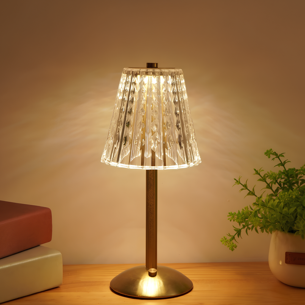 NOUVEAU RICHE Goldene Kristall-Tischlampe – Kabellose Akku Touch-Lampe mit Kristallschirm, Dimmbar, Gebürstetes Aluminium – Aurora Luxe