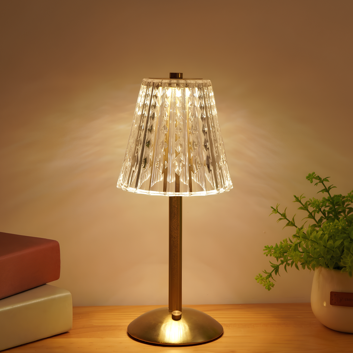 NOUVEAU RICHE Goldene Kristall-Tischlampe – Kabellose Akku Touch-Lampe mit Kristallschirm, Dimmbar, Gebürstetes Aluminium – Aurora Luxe