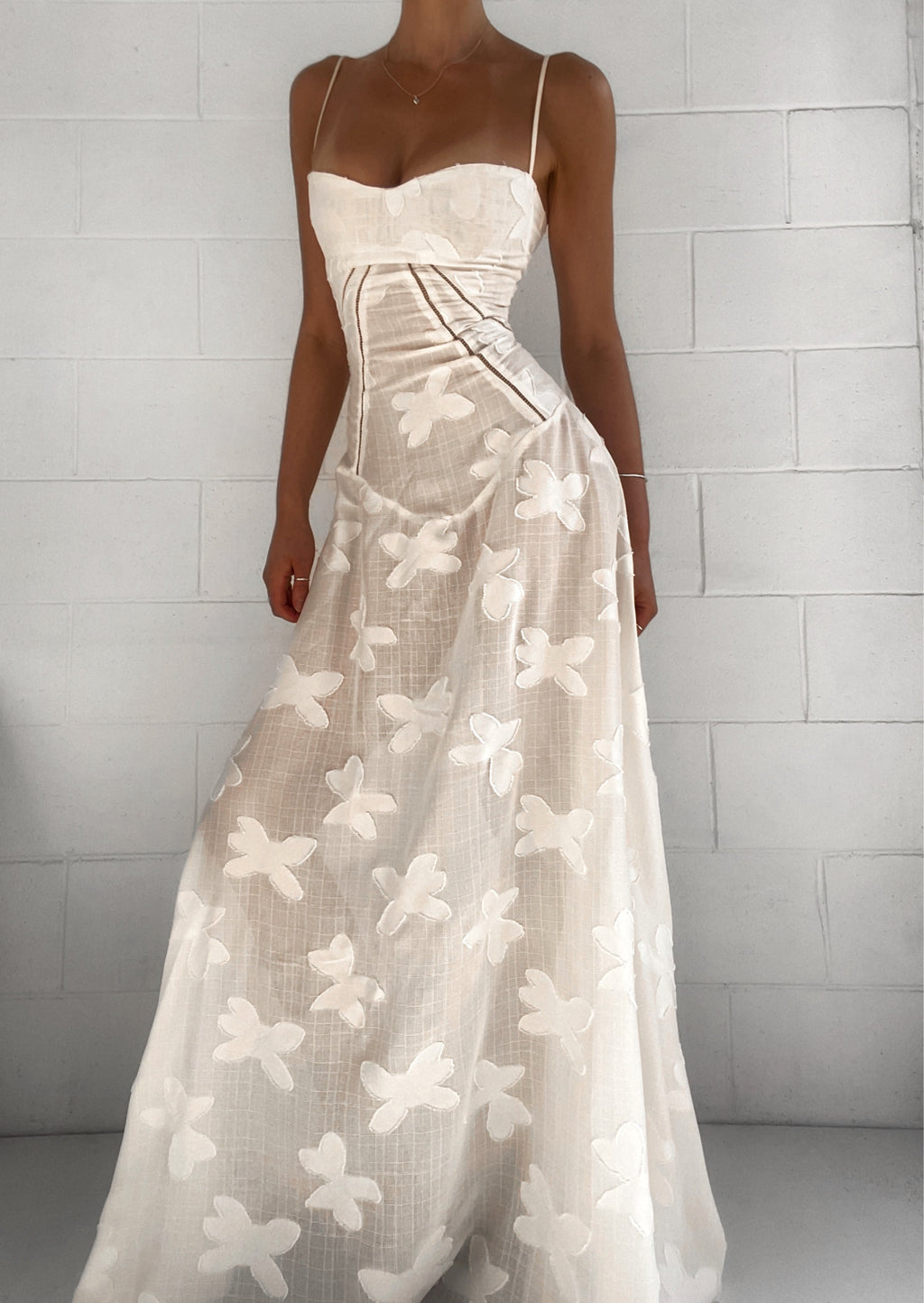 NOUVEAU RICHE Vintage Maxikleid in Creme mit Blumenmuster für Elegante Anlässe und Romantische Momente Creme