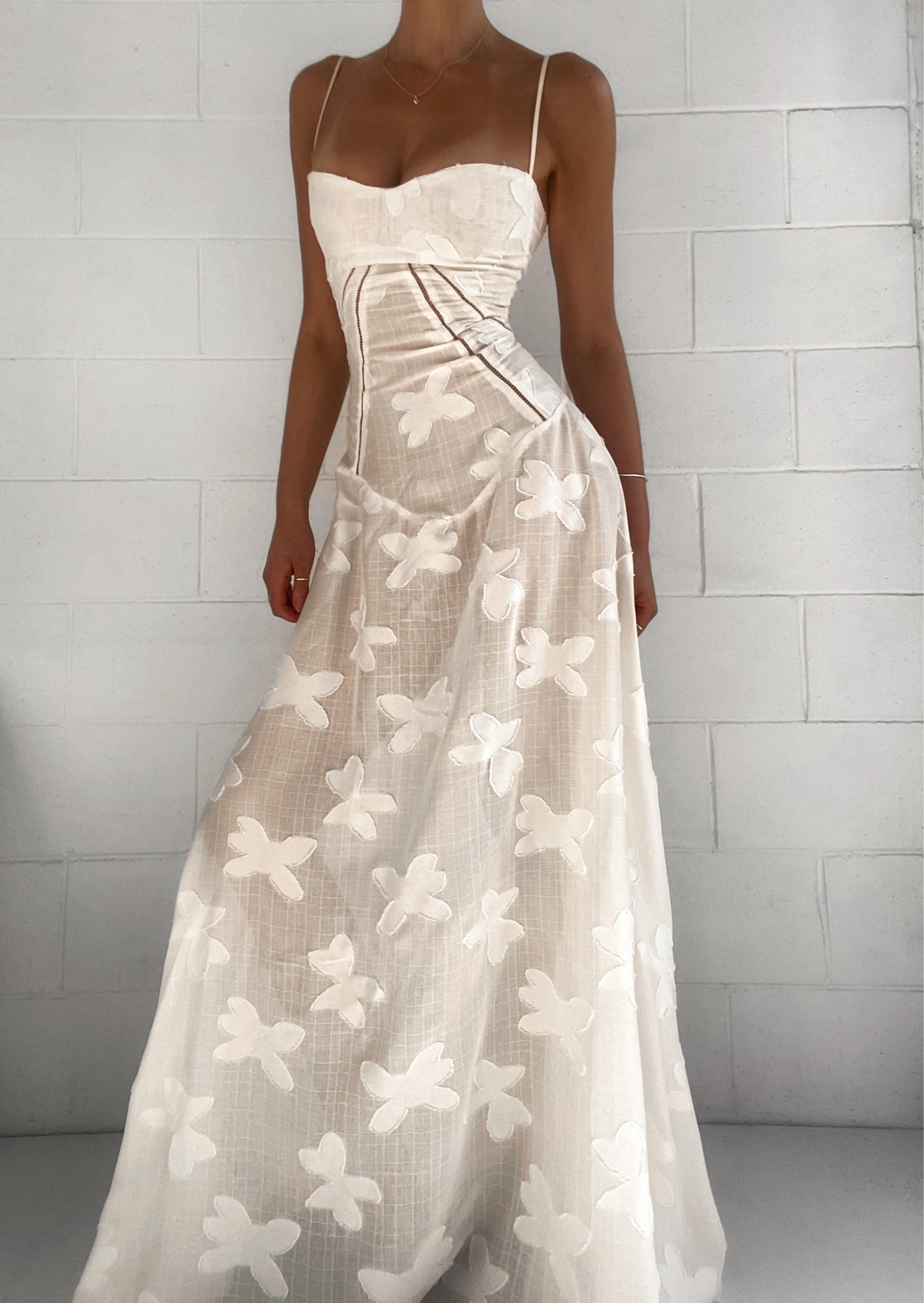 NOUVEAU RICHE Vintage Maxikleid in Creme mit Blumenmuster für Elegante Anlässe und Romantische Momente Creme