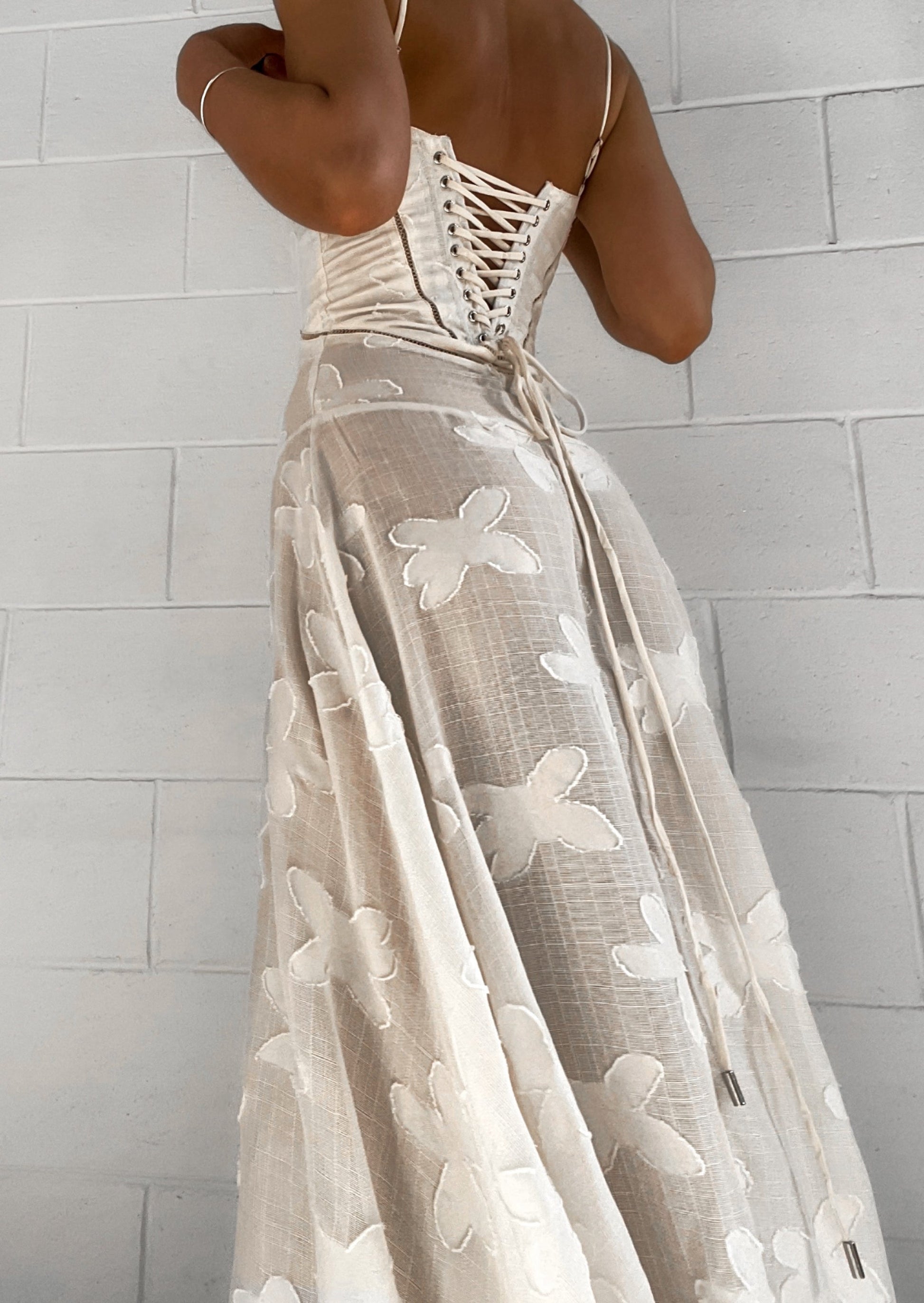 NOUVEAU RICHE Vintage Maxikleid in Creme mit Blumenmuster für Elegante Anlässe und Romantische Momente