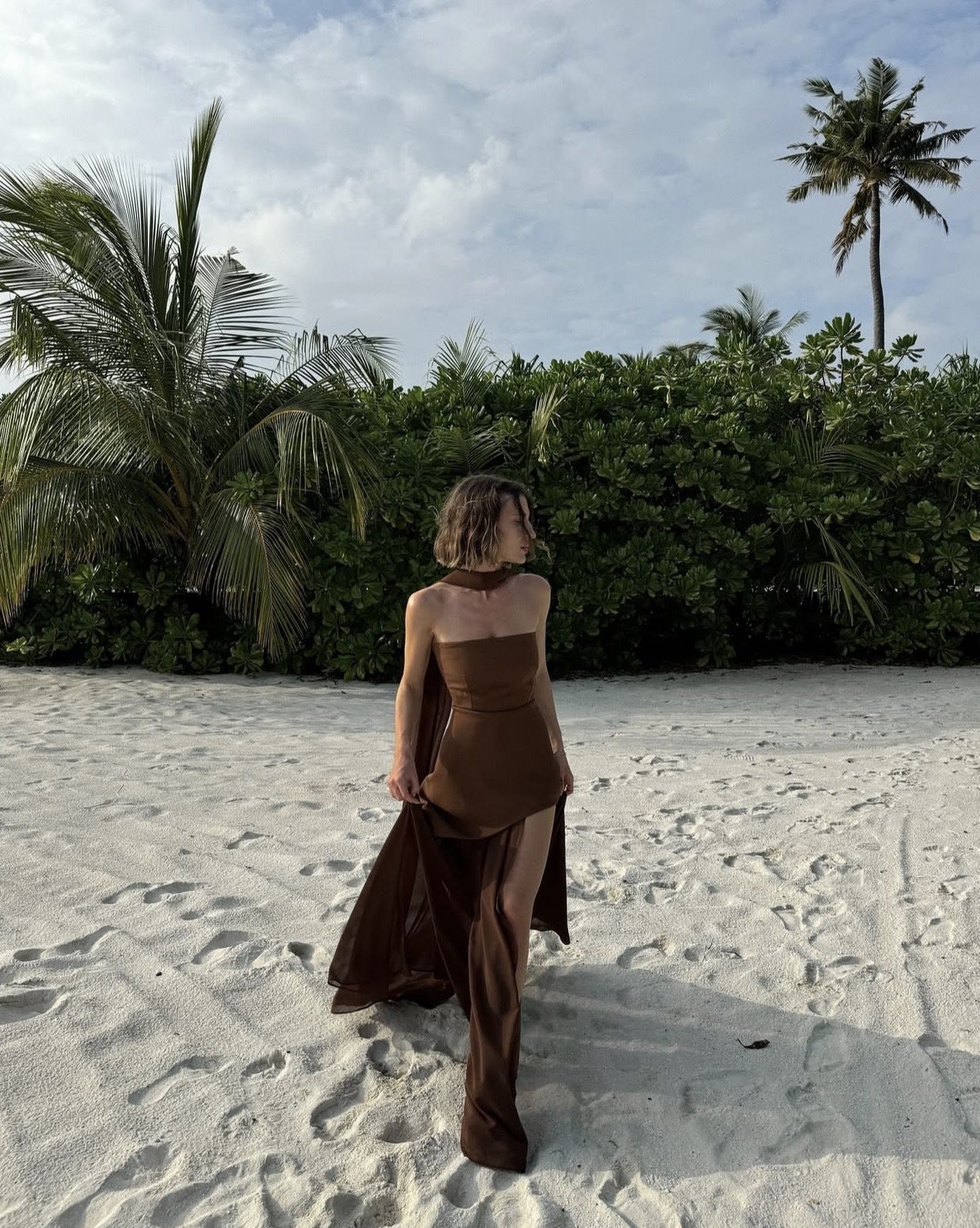 NOUVEAU RICHE Asymmetrisches Maxikleid Ohne Träger Mit Fließenden Lagen