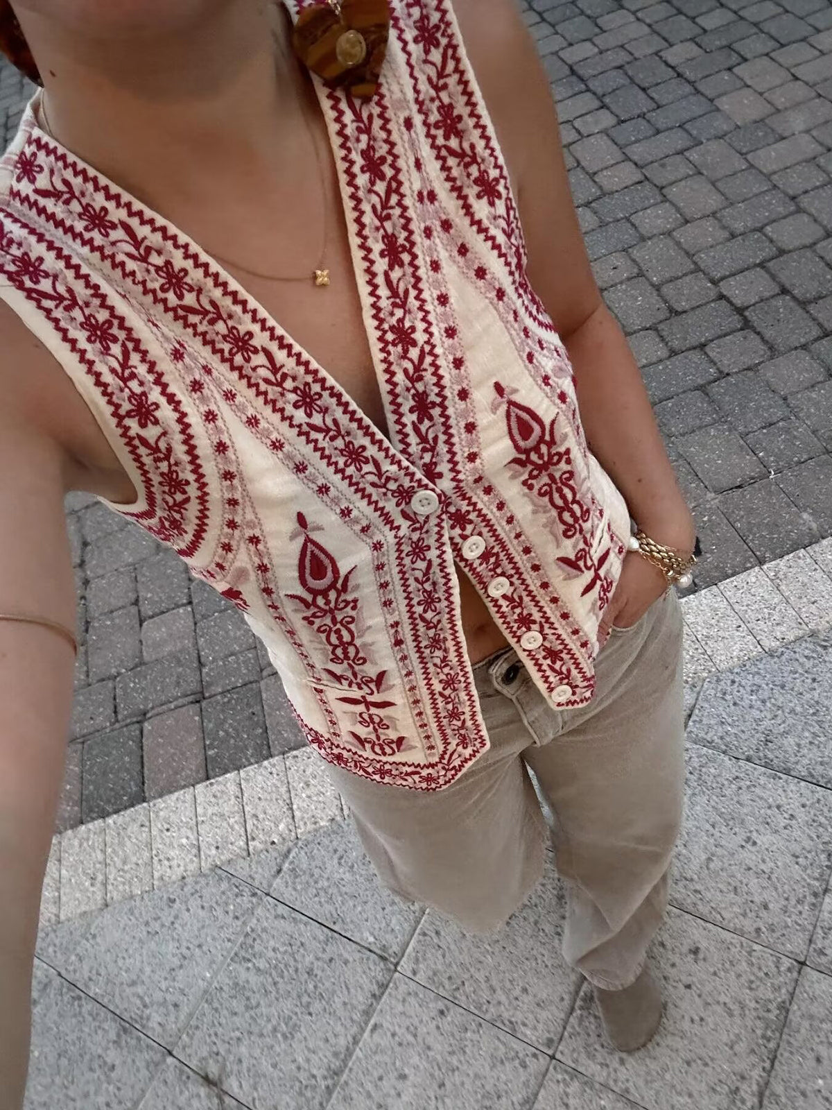 NOUVEAU RICHE Damen Ärmellose Weste – Bestickte Baumwollweste mit Gürtel