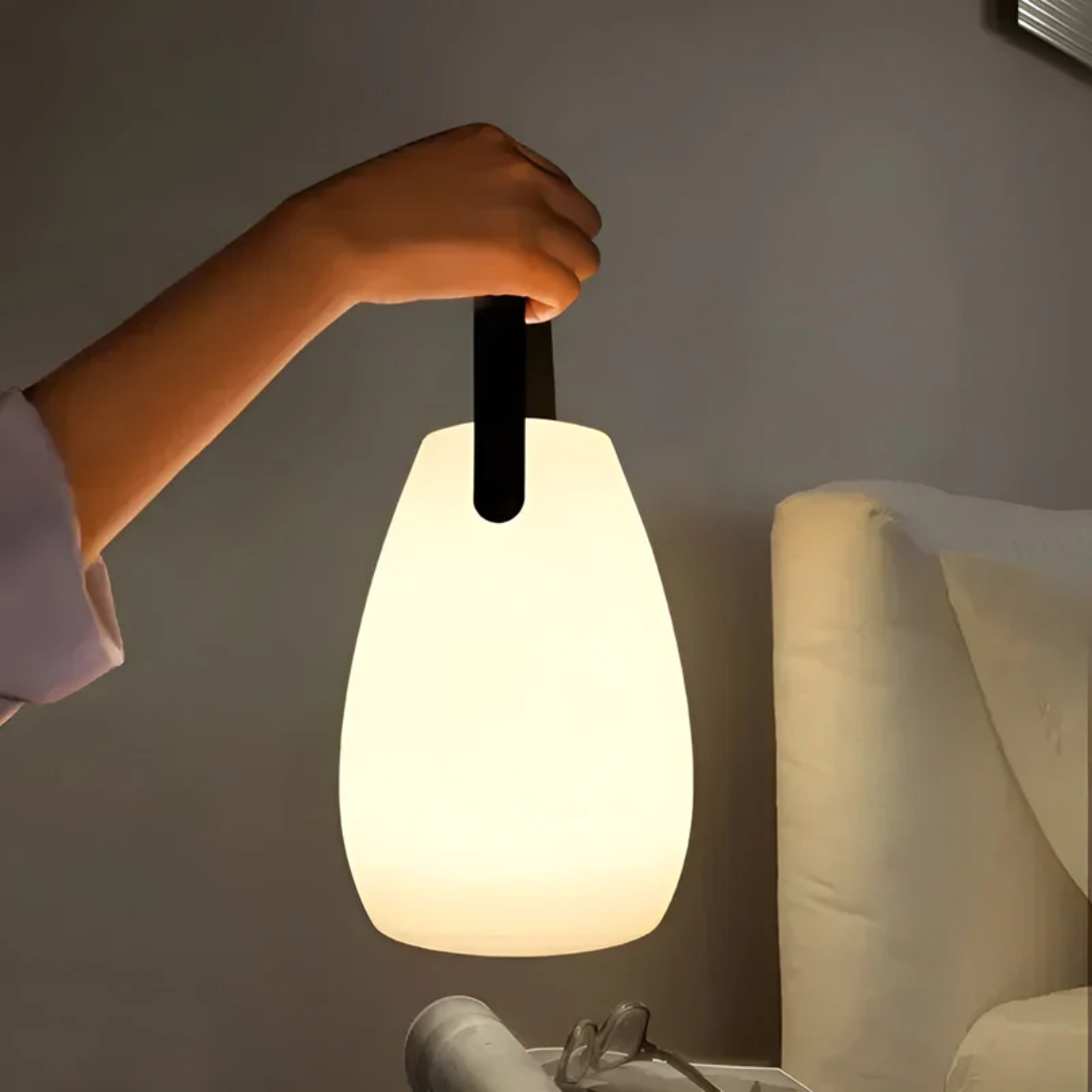 NOUVEAU RICHE Tragbare Wasserdichte Kabellose Tischlampe für Innen- und Außenbereich mit Flexibler Platzierung und Stilvollem Modernem Design