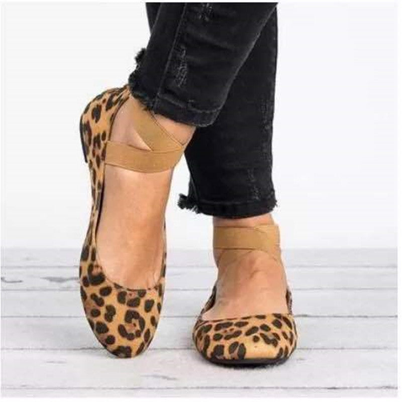 NOUVEAU RICHE Ballerinas Für Damen Mit Wildleder-Finish Elastischer Riemen Abgerundete Zehenpartie Schmale Passform Komfortabel Und Stilvoll Für Den Alltag Leopard