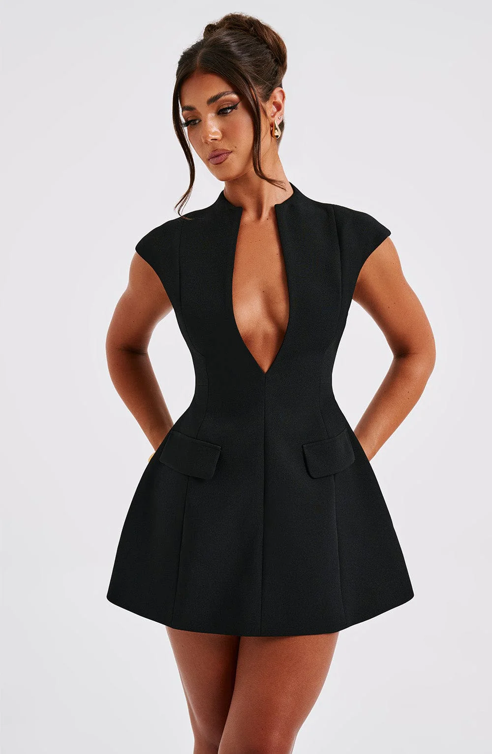 NOUVEAU RICHE Minikleid für Jeden Anlass Stilvolles und Bequemes Kleid für Abende und Brunch mit Freunden Schwarz