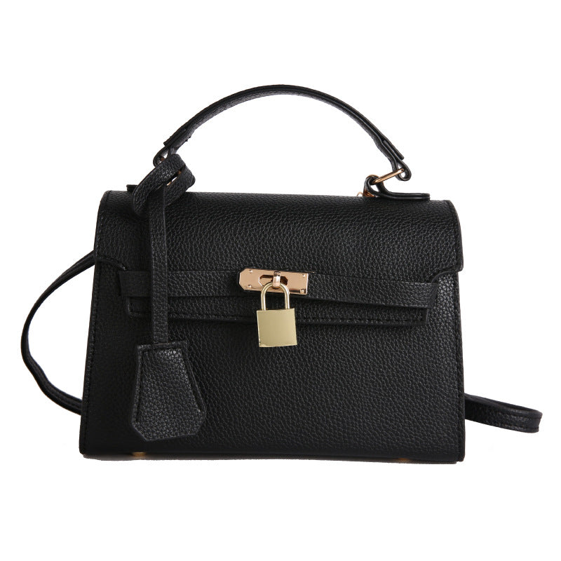 Stilvolle Handtasche Aus Hochwertigem Veganem Leder Mit Weichem Innenfutter Und Goldfarbenen Metallteilen